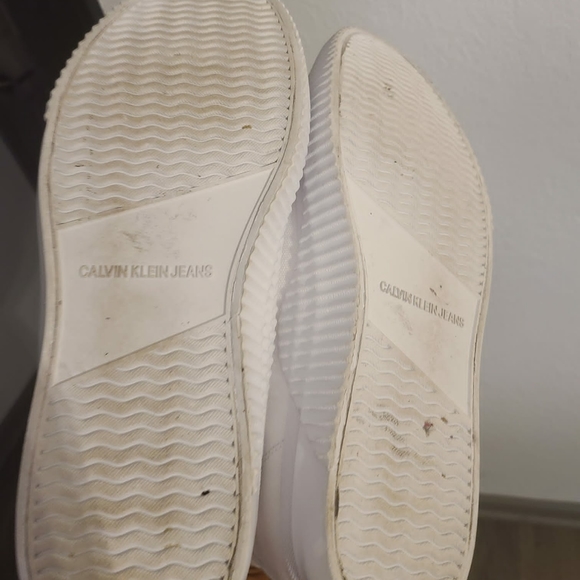 Calvin Klein - Picture 3 of 5